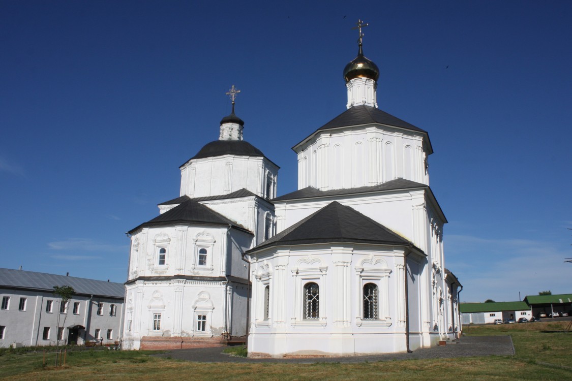 Пригородная слободка. Рыльский Николаевский мужской монастырь. фасады