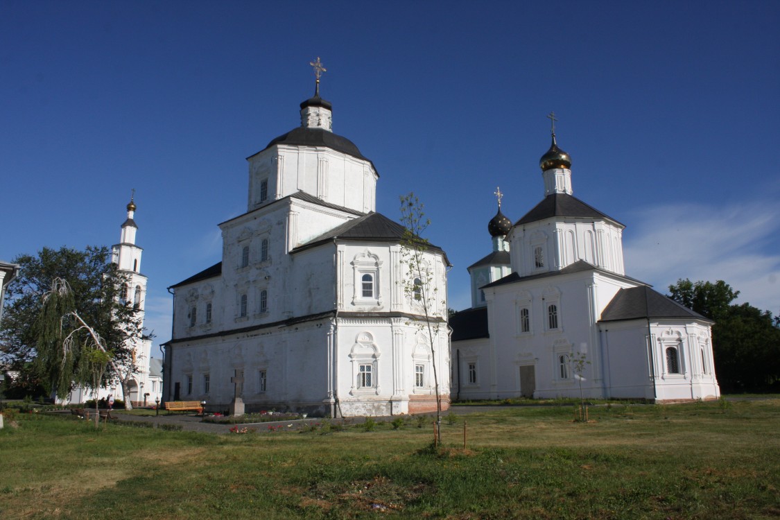 Пригородная слободка. Рыльский Николаевский мужской монастырь. фасады