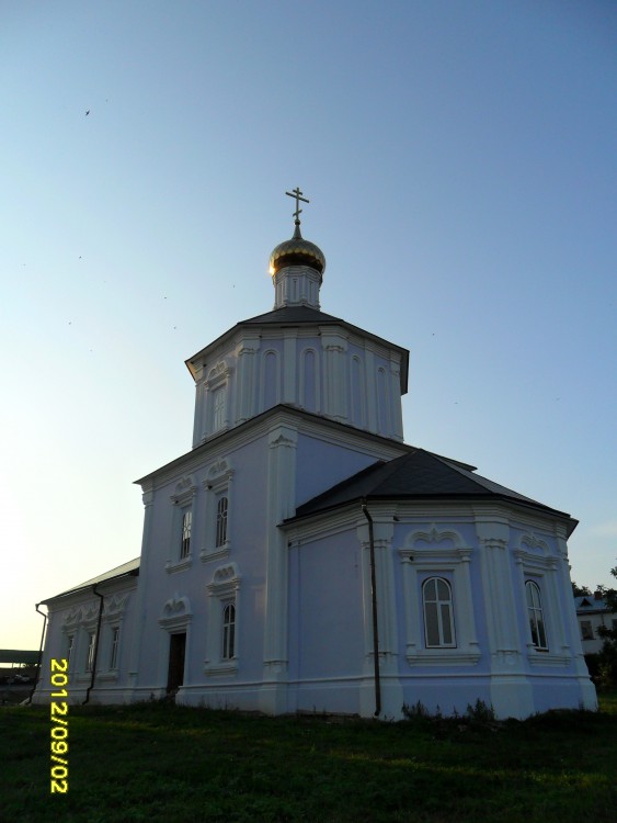 Пригородная слободка. Рыльский Николаевский мужской монастырь. Церковь Воздвижения Креста Господня. художественные фотографии