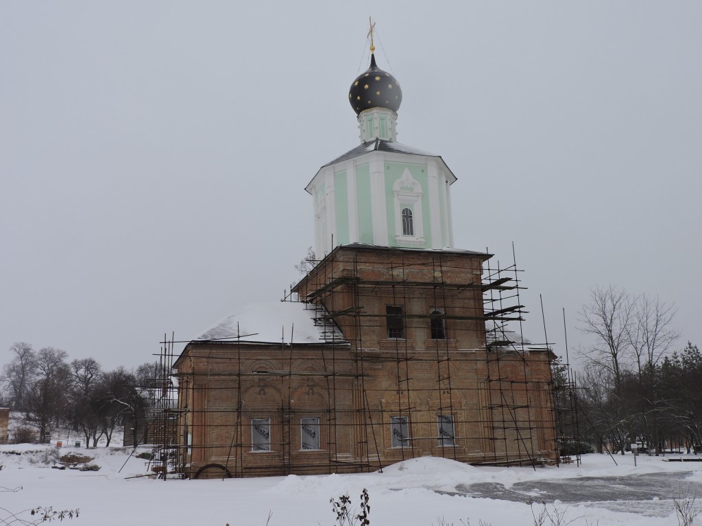 Рыльский Николаевский мужской монастырь. Церковь Троицы Живоначальной, Пригородная слободка (Рыльский район, Курская область). фасады