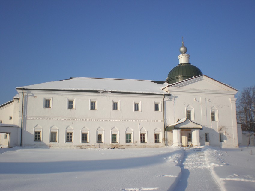 Валдай. Иверский монастырь. Церковь Иакова Боровичского. общий вид в ландшафте