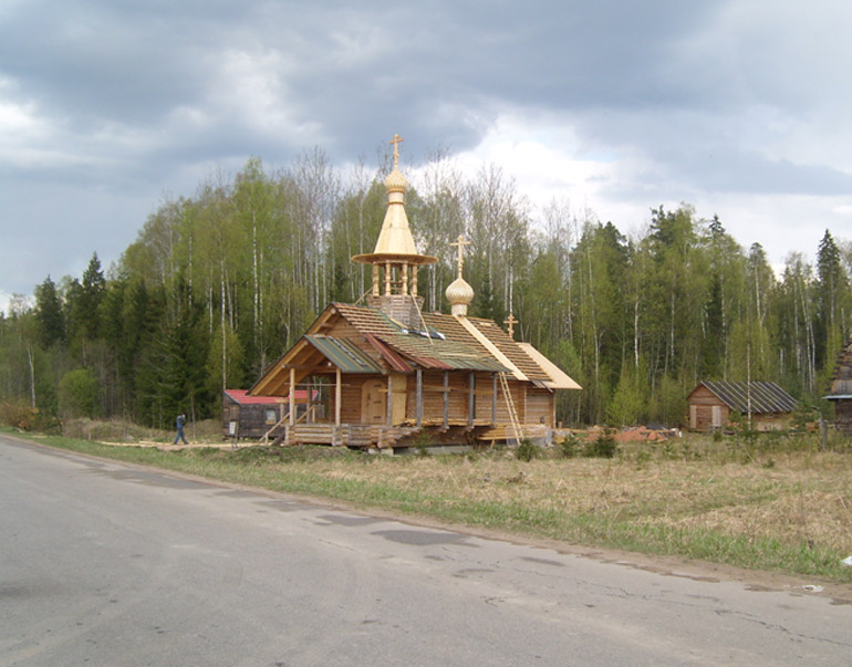 Церковь Серафима Саровского, Чаща (Гатчинский район, Ленинградская область). документальные фотографии, Церковь Серавского в п. Чаща (вид справа)