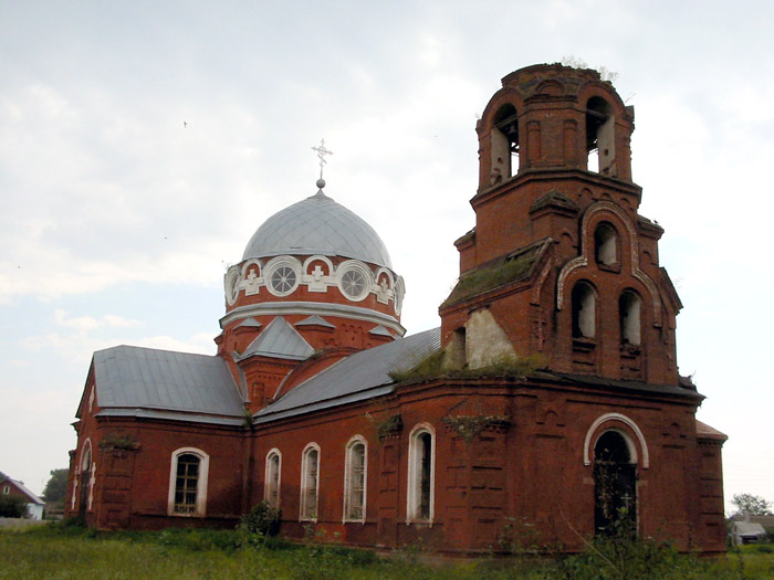 Церковь Покрова Пресвятой Богородицы, Красное (Новохопёрский район, Воронежская область). общий вид в ландшафте