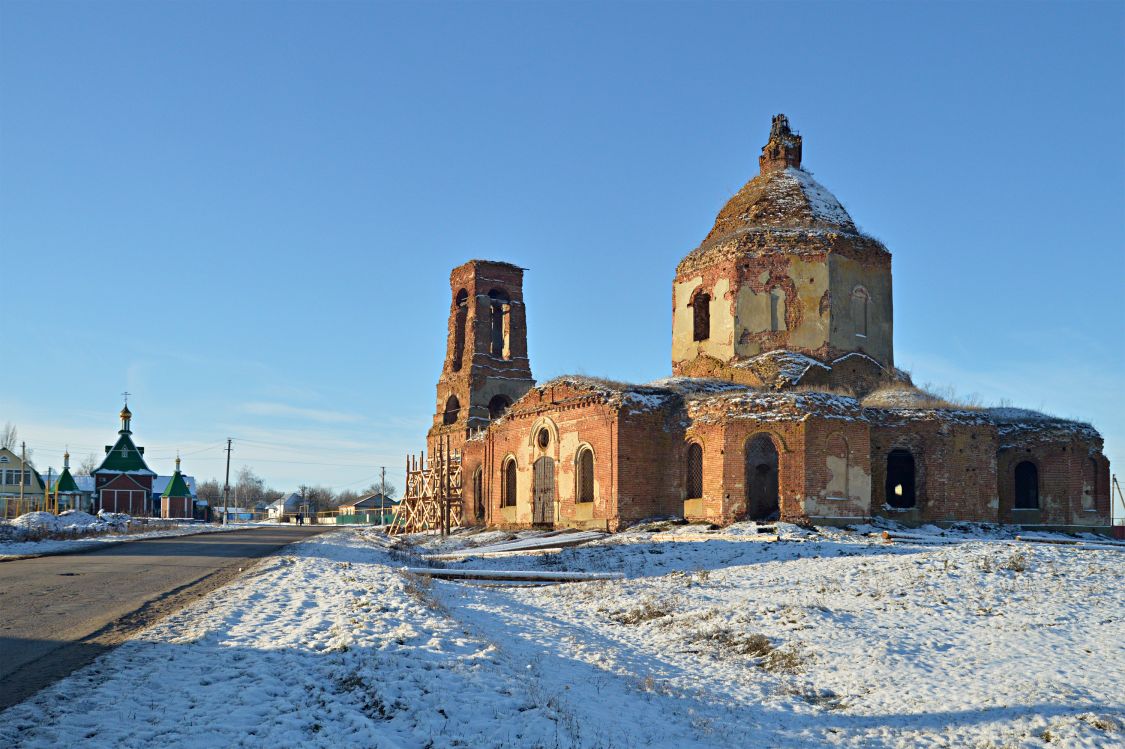 Церковь Рождества Христова, Перлёвка (Семилукский район, Воронежская область). фасады, Общий вид на ландшафте