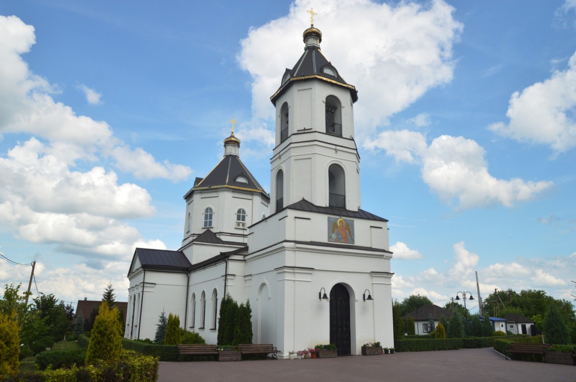 Сенное. Церковь Михаила Архангела. фасады