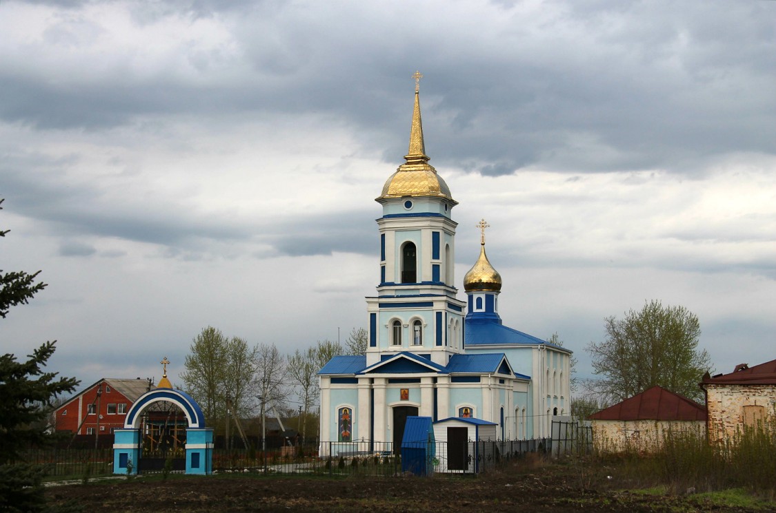 Карачун. Церковь Владимирской иконы Божией Матери. общий вид в ландшафте