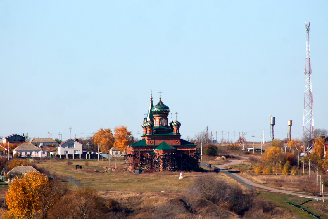 Церковь Параскевы Пятницы, Хвощеватка (Рамонский район, Воронежская область). общий вид в ландшафте, Вид на храм с противоположного берега Дона