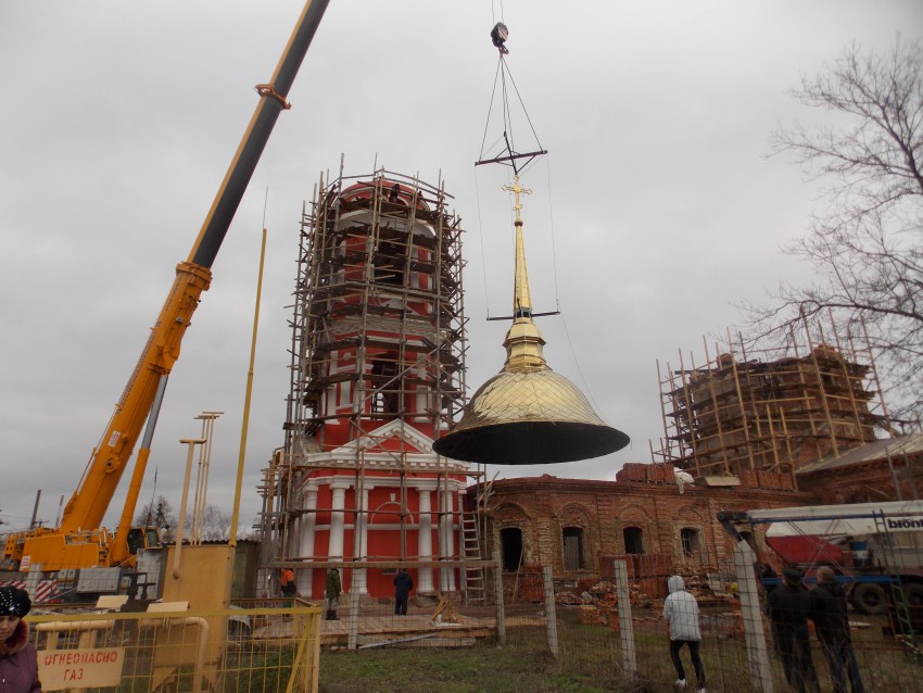Рыкань. Церковь Михаила Архангела. фасады, Подъем купола с Крестом на колокольню