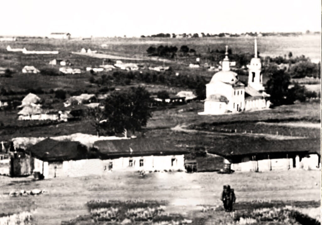 Церковь Николая Чудотворца, Землянск (Семилукский район, Воронежская область). архивная фотография, Храм в ландшафте села. Фото 1942 г. с аукциона e-bay.de