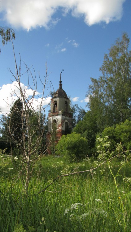 Колокольня церкви Успения Пресвятой Богородицы, Успенское (Окатово) (Кимрский район и г. Кимры, Тверская область). общий вид в ландшафте