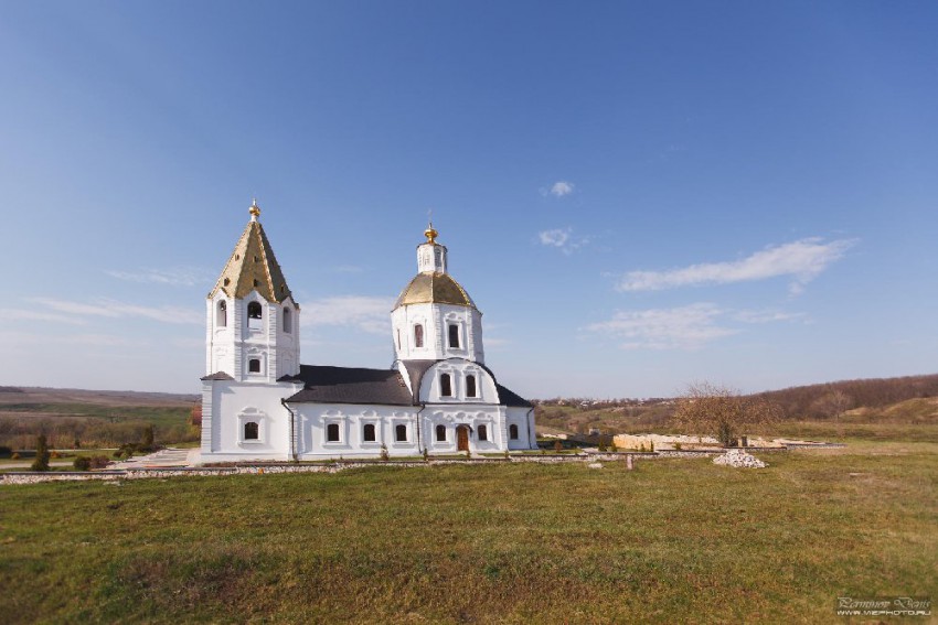 Терновое. Церковь Богоявления Господня. общий вид в ландшафте, фото Дениса Перминова