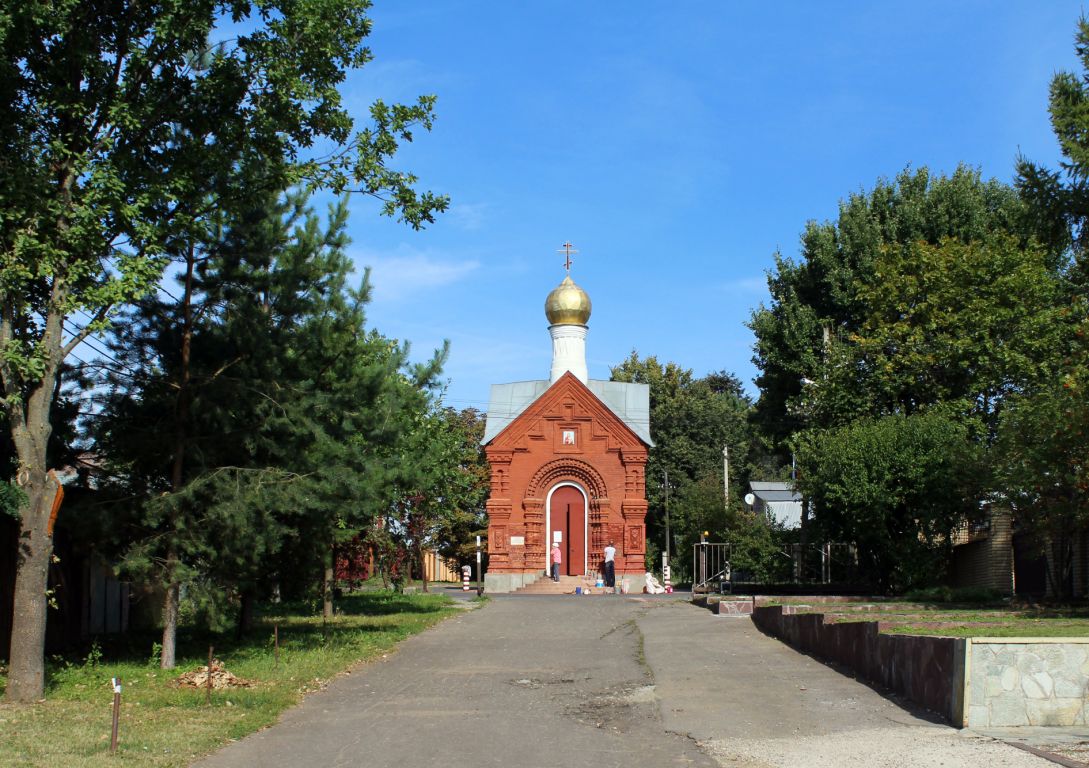 Часовня Смоленской иконы Божией Матери, Чиверёво (Мытищинский городской округ и гг. Долгопрудный, Лобня, Московская область). общий вид в ландшафте