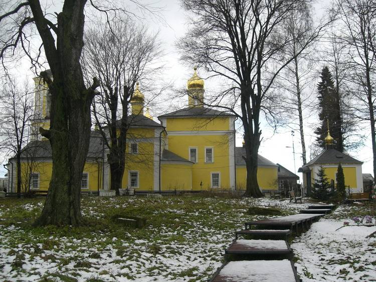 Церковь Рождества Христова, Осташково (Мытищинский городской округ и гг. Долгопрудный, Лобня, Московская область). общий вид в ландшафте