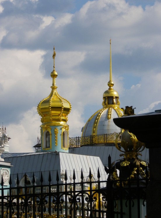 Церковь Николая и Александры, царственных страстотерпцев, Вырица (Гатчинский район, Ленинградская область). фасады