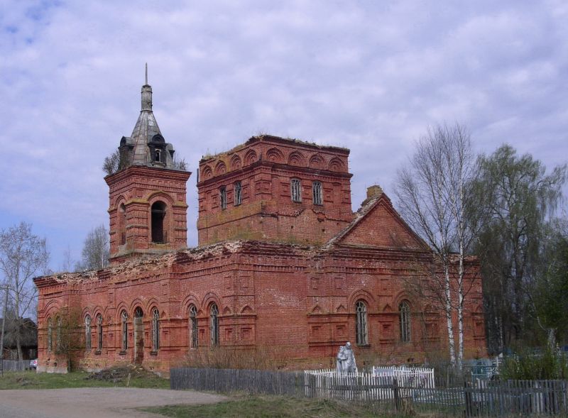 Святое. Церковь Николая Чудотворца. общий вид в ландшафте