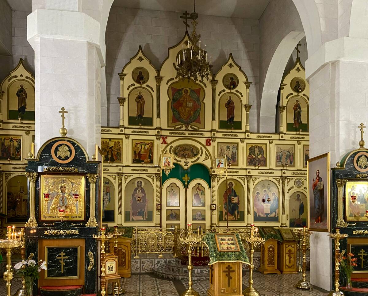 Кафедральный собор Троицы Живоначальной, Тында (Тындинский район и г. Тында, Амурская область). интерьер и убранство, Иконостас