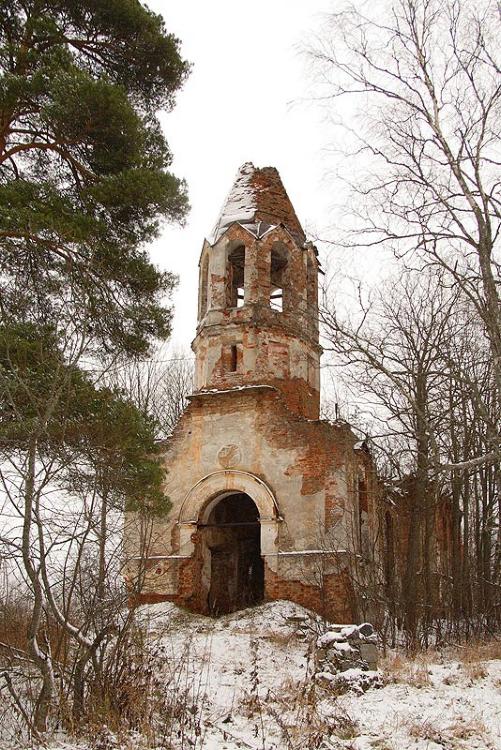 Церковь Преображения Господня, Спасское (Спас-Оскуя) (Маловишерский район, Новгородская область). общий вид в ландшафте