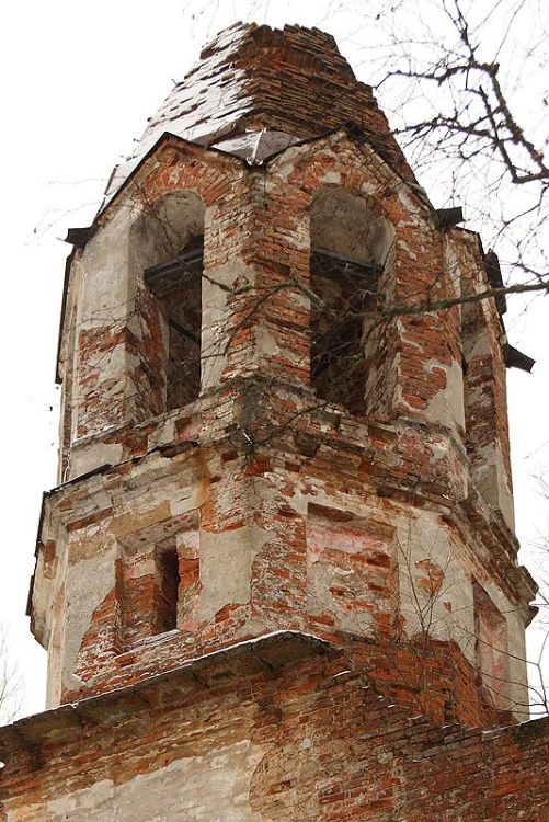 Церковь Преображения Господня, Спасское (Спас-Оскуя) (Маловишерский район, Новгородская область). архитектурные детали, Шатровый купол колокольни.