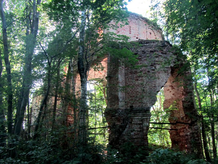 Церковь Воскресения Христова, Колмаково (погост Слободка) (Торопецкий район, Тверская область). архитектурные детали, алтарная апсида, вид с юго-востока