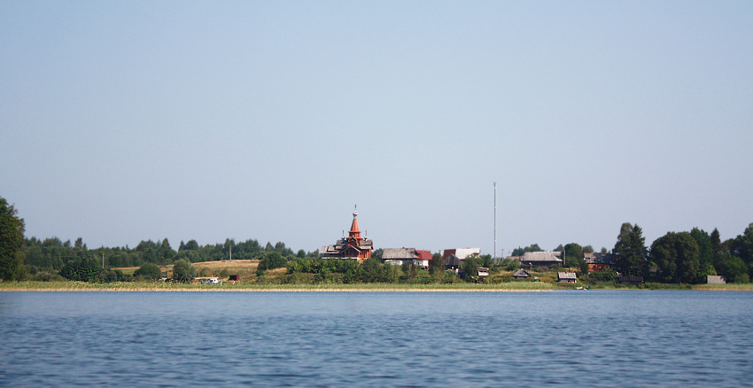 Сосницы (Сосница). Церковь Германа и Нила Столобенских. общий вид в ландшафте, июнь 2010. Вид с Селигера