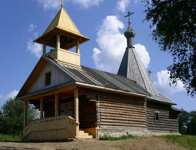 Бологово (Сережино). Церковь Илии Пророка. общий вид в ландшафте