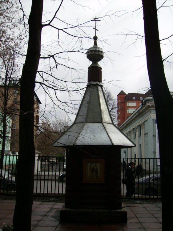 Часовня Троицы  Живоначальной  в  Больших  Лужниках, Замоскворечье (Центральный административный округ (ЦАО), г. Москва). фасады