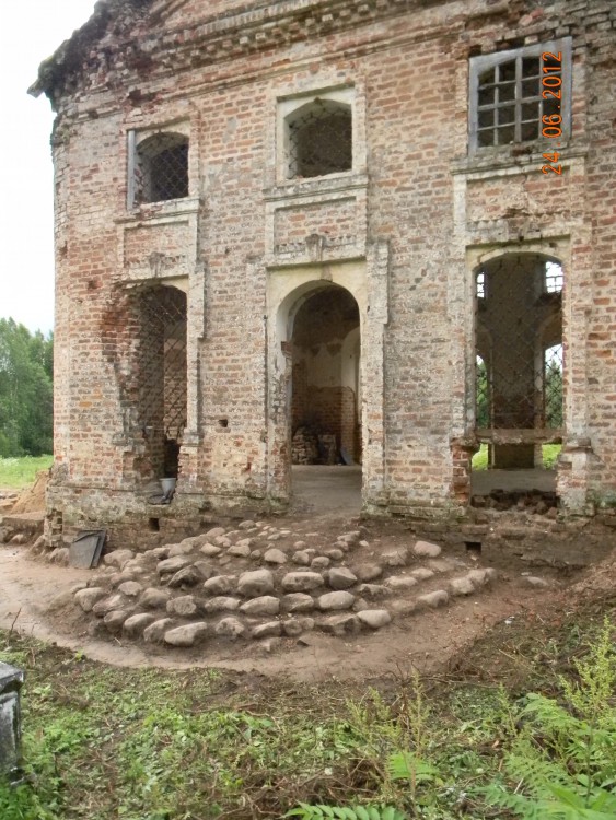 Церковь Троицы Живоначальной, Погост Кочевицы (Западнодвинский район, Тверская область). архитектурные детали, Паперть северного входа в летний храм