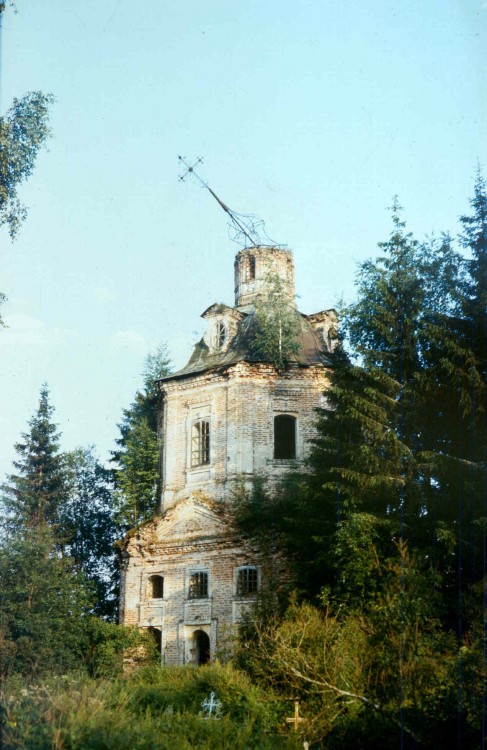 Погост Кочевицы. Церковь Троицы Живоначальной. фасады, фото 1995