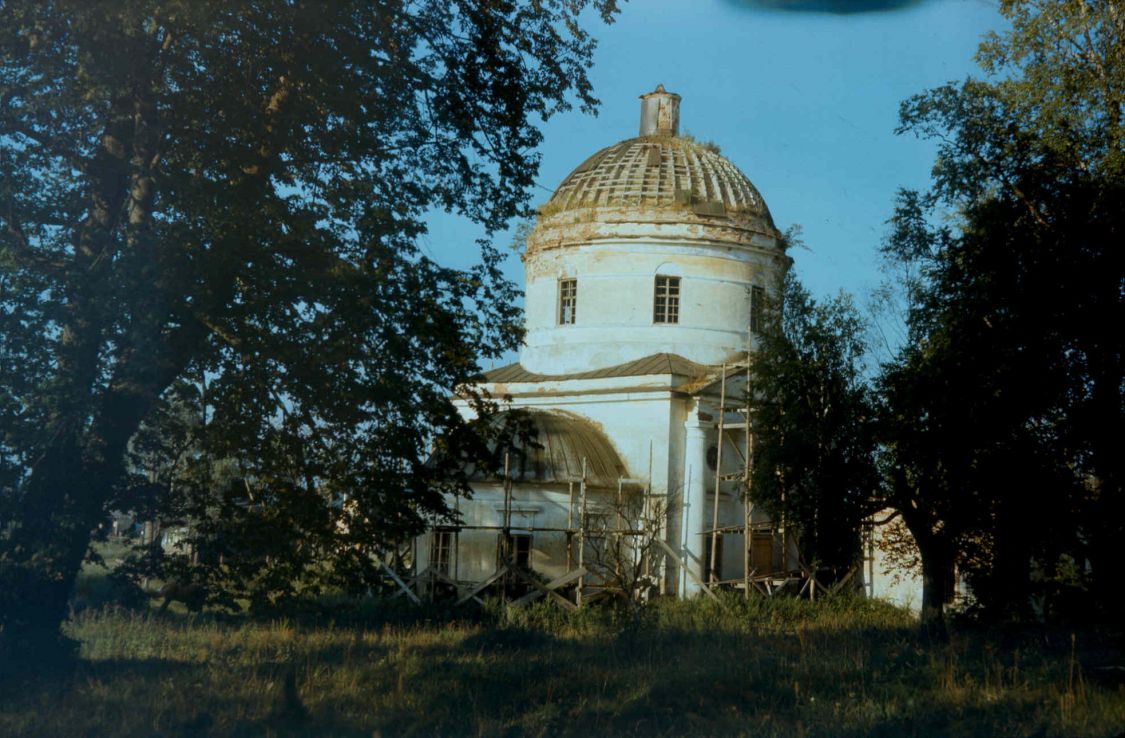 Церковь Николая Чудотворца, Тубосс (Вышневолоцкий район и г. Вышний Волочёк, Тверская область). фасады, 1994