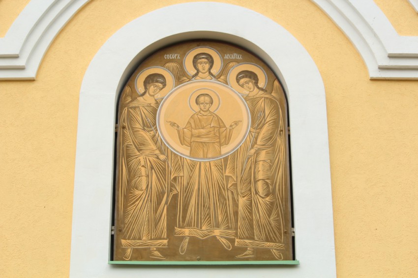 Церковь Михаила Архангела, Мякишево (Александровский район, Владимирская область). архитектурные детали, Изображение Собора Архангелов на западном фасаде храма