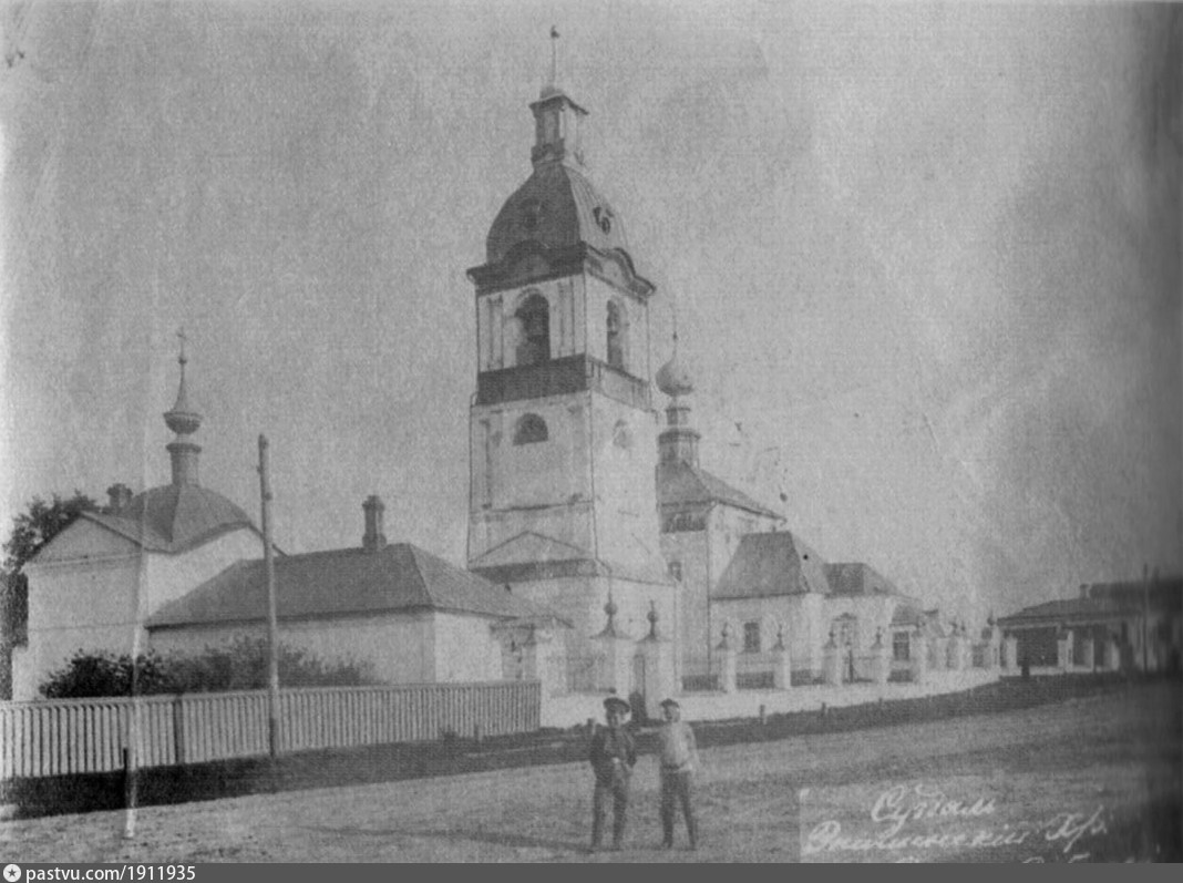 Ризоположенская (слева) и Знаменская (справа) церкви. Начало XX века. https://pastvu.com/p/1911935, архивная фотография. Храмовый комплекс Знаменского прихода, Суздаль (Суздальский район, Владимирская область)