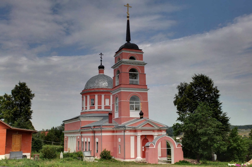 Починки. Церковь Михаила Архангела. общий вид в ландшафте