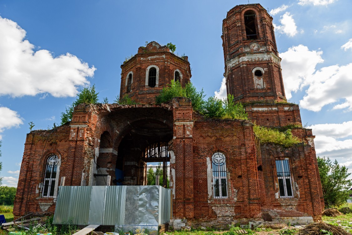 Церковь Рождества Пресвятой Богородицы (каменная), Верховлянь (Ступинский городской округ, Московская область). фасады, Верховлянь. Церковь Рождества Пресвятой Богородицы. Рождественская церковь