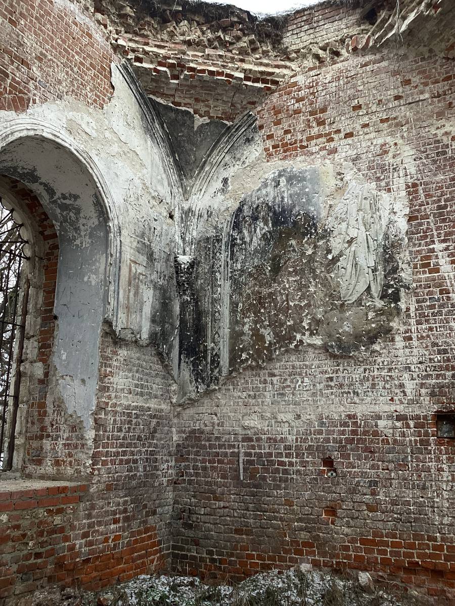 Северо-восточный угол основного объема, фрески, интерьер и убранство. Церковь Рождества Христова в Борзецове (старая), Малино (Ступинский городской округ, Московская область)