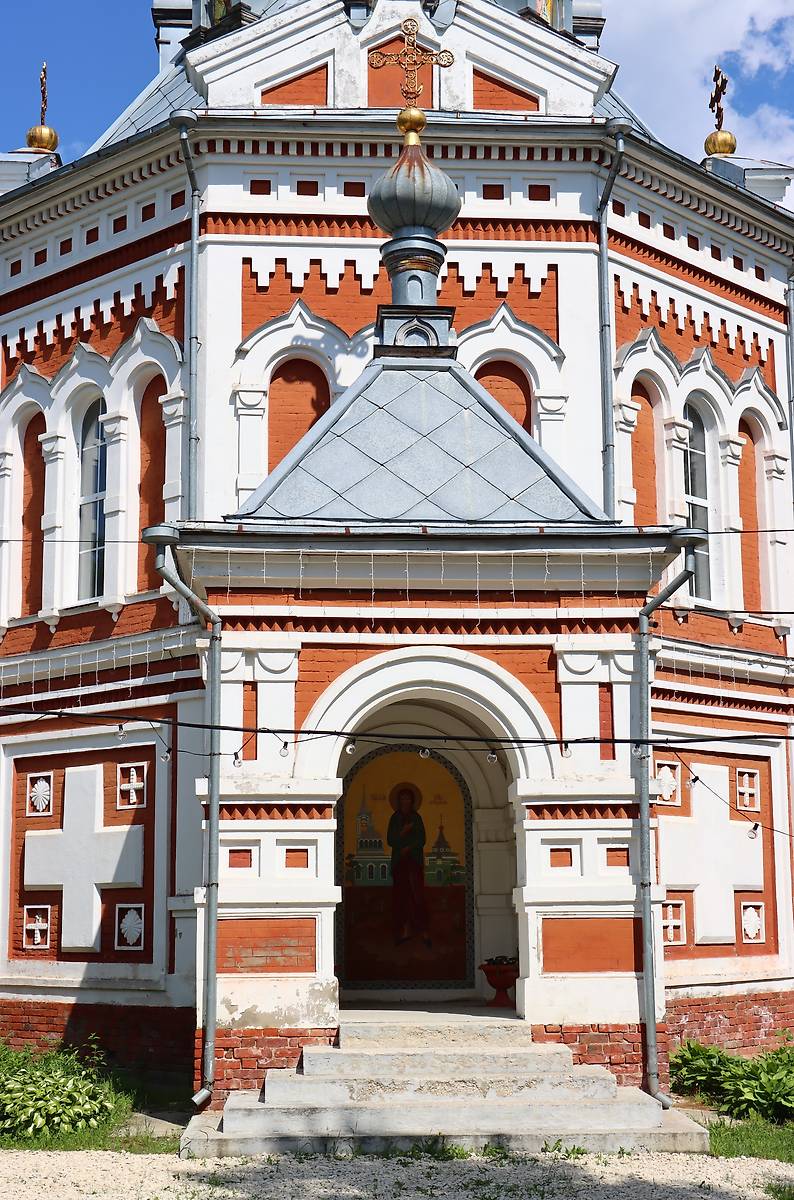 Южное крыльцо, архитектурные детали. Часовня Варвары великомученицы, Гусь-Хрустальный (Гусь-Хрустальный район и г. Гусь-Хрустальный, Владимирская область)