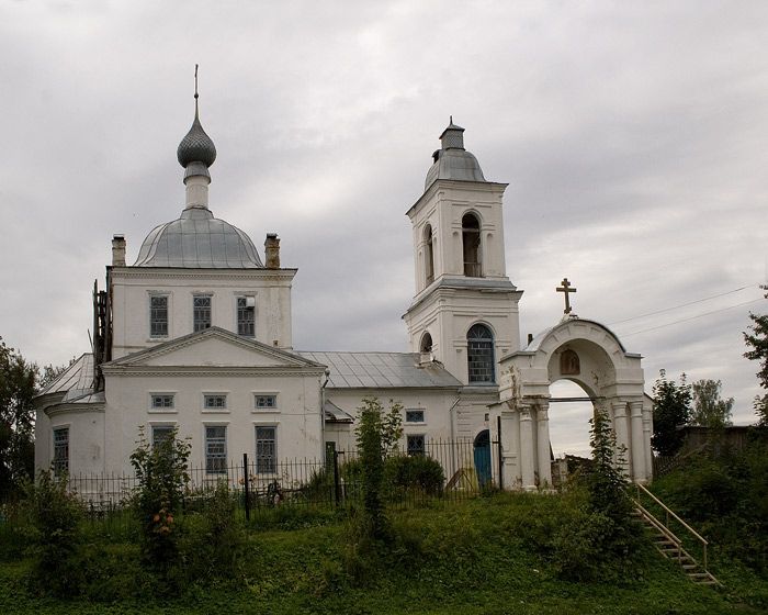 Церковь Николая Чудотворца, Николо-Гора (Первомайский район, Ярославская область). общий вид в ландшафте, Вид с дороги Пречистое - Кукобой