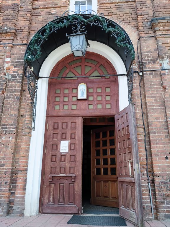 Церковь Феодоровской иконы Божией Матери, Ковров (Ковровский район и г. Ковров, Владимирская область). архитектурные детали, вход в церковь
