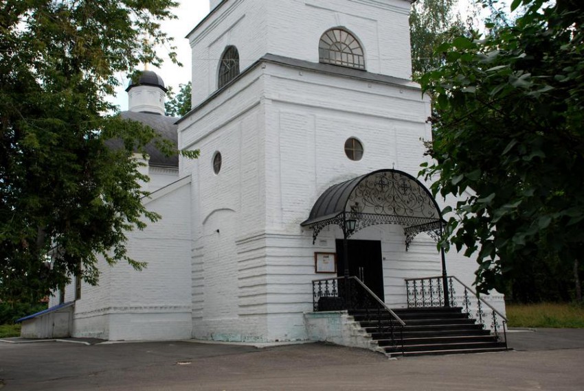Церковь Иоанна Воина, Ковров (Ковровский район и г. Ковров, Владимирская область). архитектурные детали, западный вход в храм