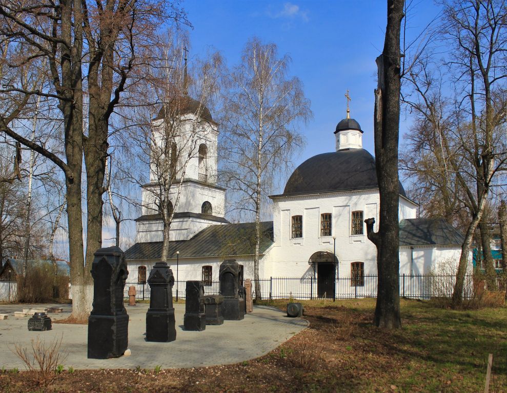 Церковь Иоанна Воина, Ковров (Ковровский район и г. Ковров, Владимирская область). общий вид в ландшафте, Вид из мемориального парка