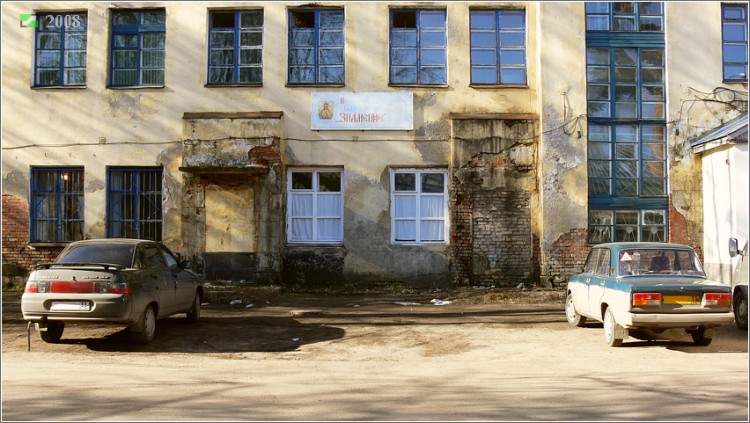 Знаменский женский монастырь, Ковров (Ковровский район и г. Ковров, Владимирская область). дополнительная информация, Фасад городской больницы, в которой имелись помещения приспособленные под церковь. Домовая церковь являлась частью комплекса Заменского женского монастыря
