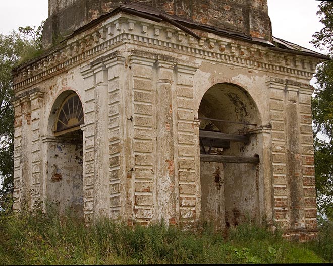 Церковь Рождества Христова, Коза (Первомайский район, Ярославская область). архитектурные детали, Нижний ярус колокольни