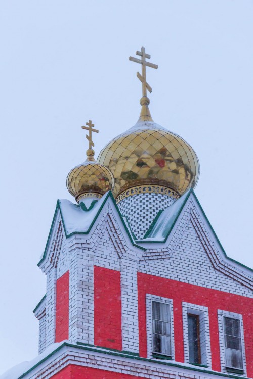 Церковь Спаса Нерукотворного Образа, Кировск (Кировск, город, Мурманская область). архитектурные детали, Завершения