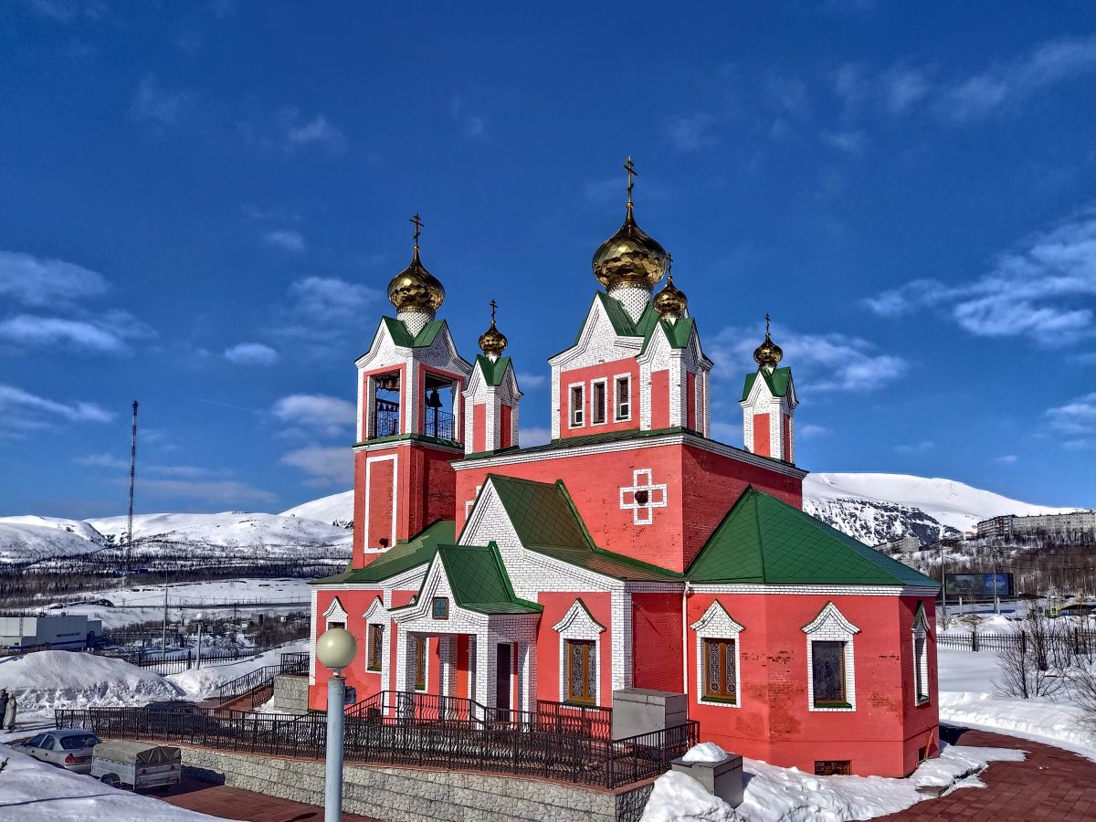 Кировск. Церковь Спаса Нерукотворного Образа. фасады