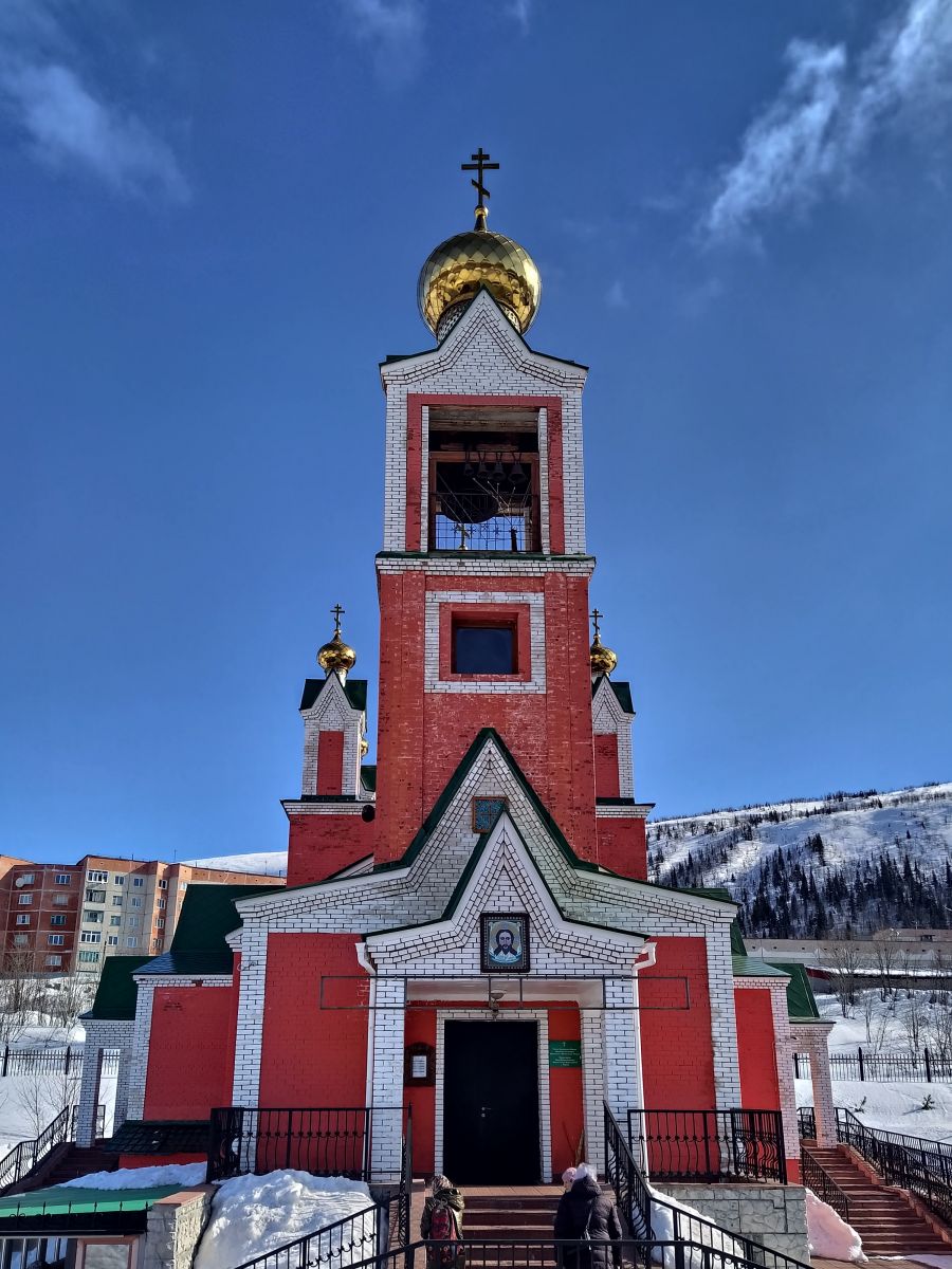 Кировск. Церковь Спаса Нерукотворного Образа. фасады