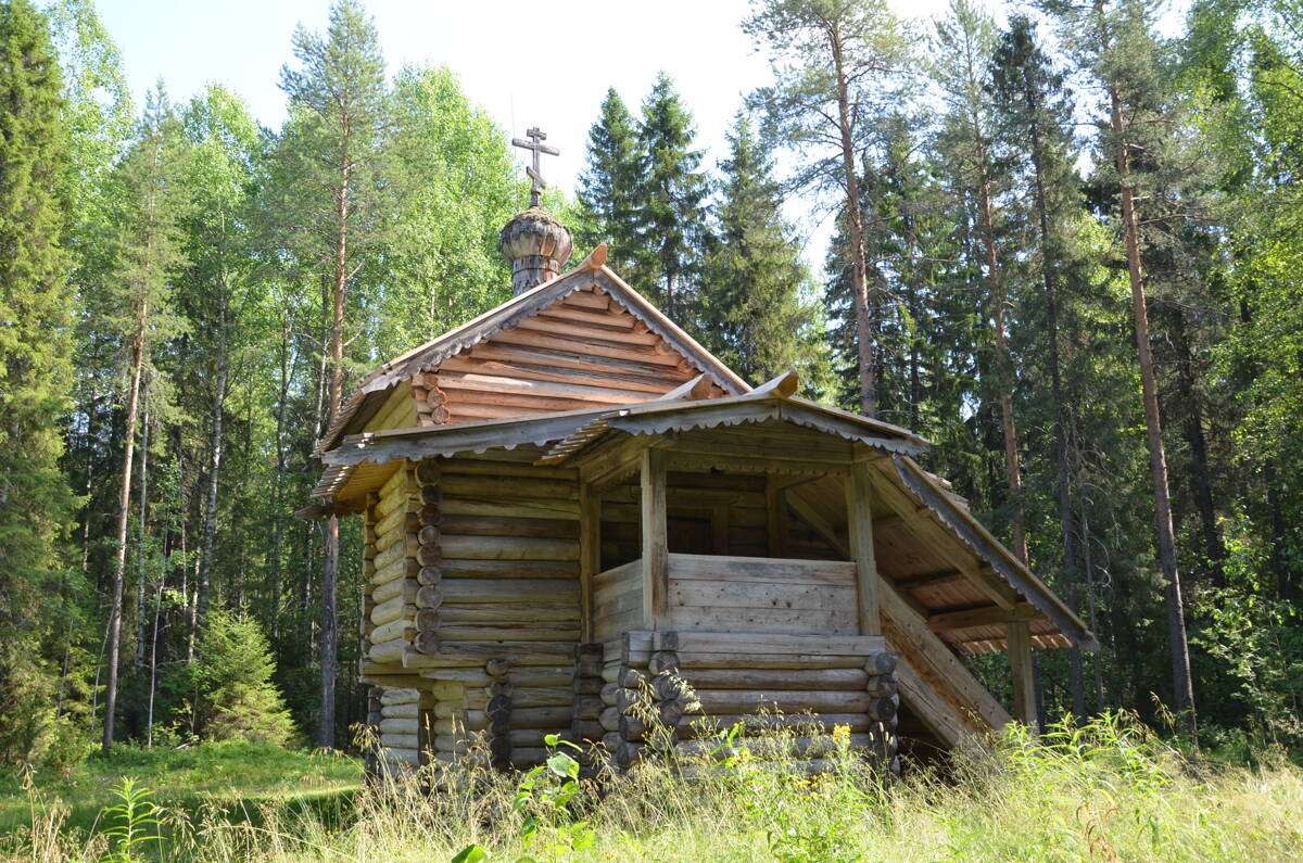 Музей деревянного зодчества. Часовня Троицы Живоначальной из д. Вальтево Пинежского района, Малые Карелы (Приморский район, Архангельская область). фасады