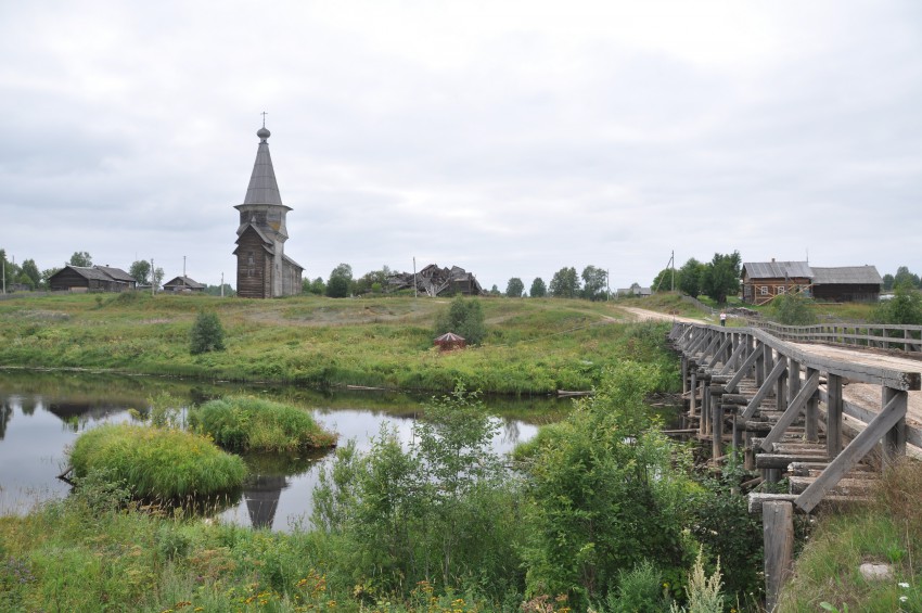 Саминский Погост. Храмовый комплекс Саминского погоста. Церкви Илии Пророка и Тихвинской иконы Божией Матери. общий вид в ландшафте