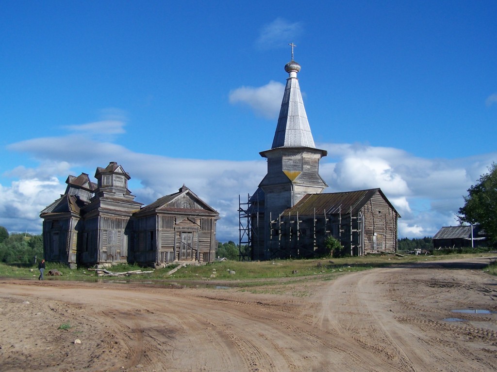 Саминский Погост. Храмовый комплекс Саминского погоста. Церкви Илии Пророка и Тихвинской иконы Божией Матери. общий вид в ландшафте