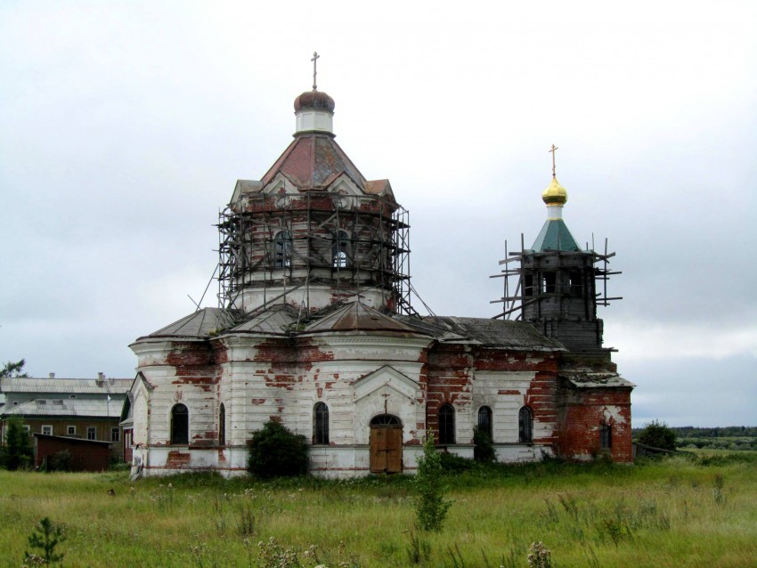 Церковь Димитрия Солунского, Зачачье (Холмогорский район, Архангельская область). фасады, вид с северо-востока