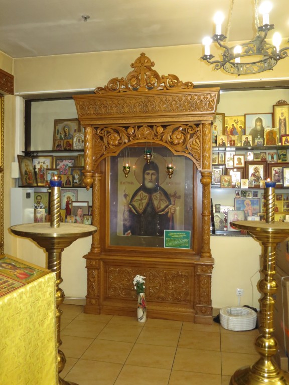 Часовня Митрофана Воронежского на Павелецком вокзале, Замоскворечье (Центральный административный округ (ЦАО), г. Москва). интерьер и убранство, Киот с образом Митрофана Воронежского