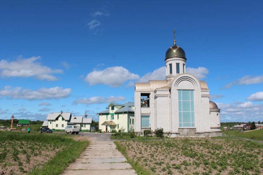 Иоанно-Богословский монастырь, Ершовка (Приморский район, Архангельская область). фасады, Домовый Никольский храм, сестринский корпус и Иаонно-Богословский храм, вид с юга